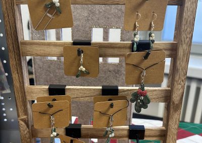 Magischer Mistelzweig-Schmuck: Charms, Ohrringe, Kettenanhänger und LesezeichenMagischer Mistelzweig-Schmuck